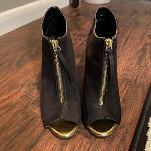 Black and Gold Peep Toe Heel